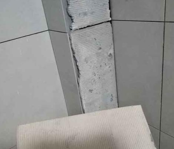 管城瓷砖空鼓维修公司分享下厨房瓷砖脱落的补救措施。